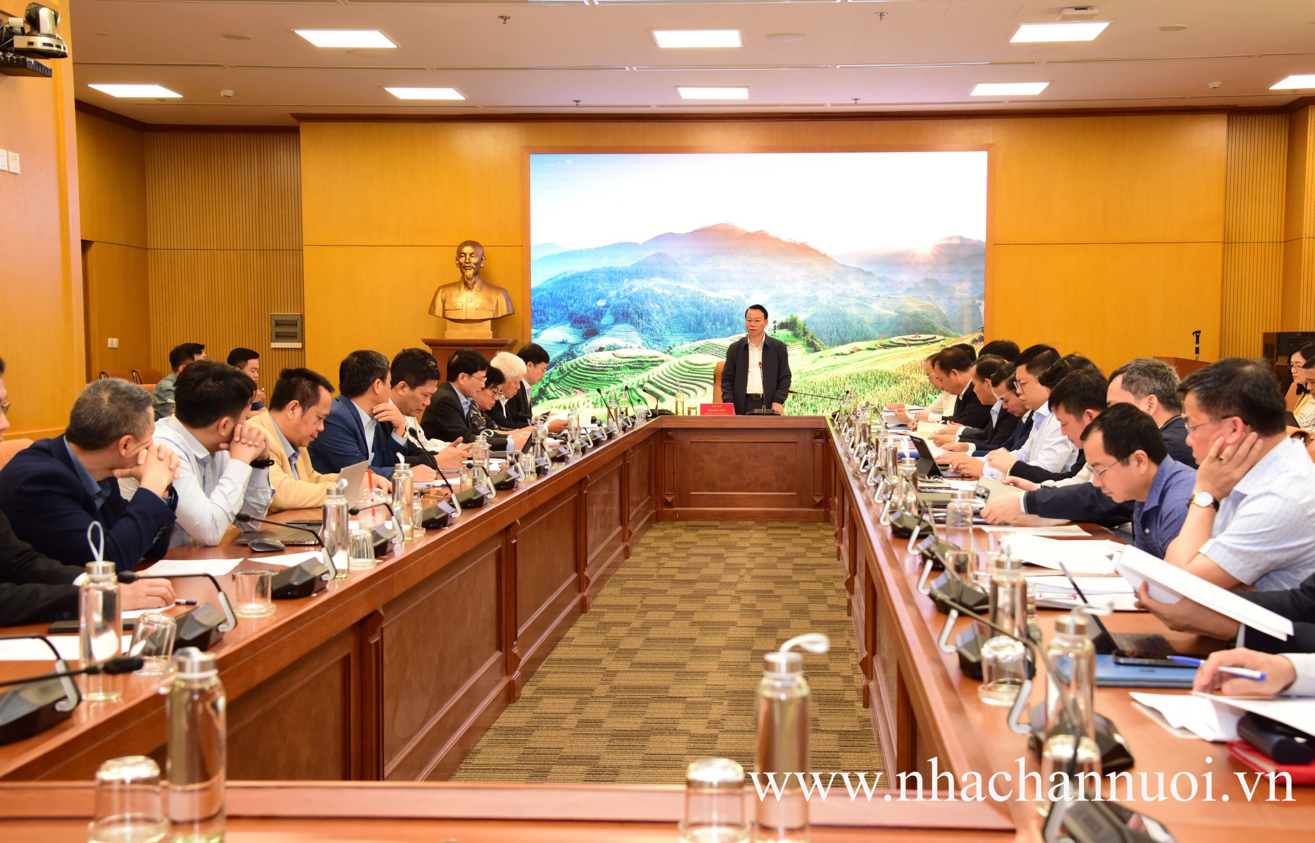 Minister Do Duc Duy holds a working session with 9 Associations on product and goods conformity certification