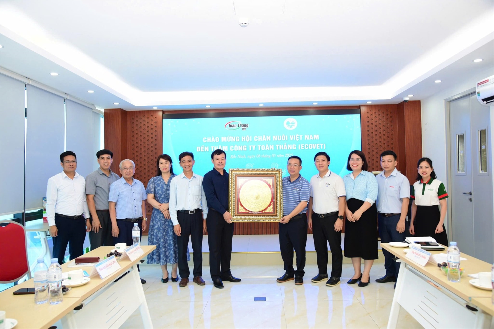 The Vietnam Livestock Association visits and works with Toan Thang Veterinary Medicine Joint Stock Company – Ecovet.
