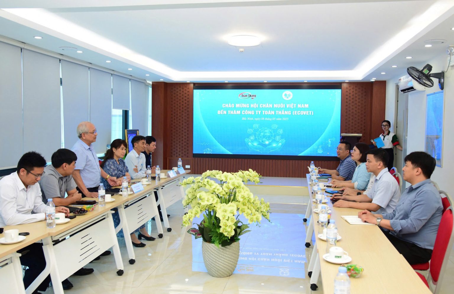 The Vietnam Livestock Association visits and works with Toan Thang Veterinary Medicine Joint Stock Company – Ecovet.